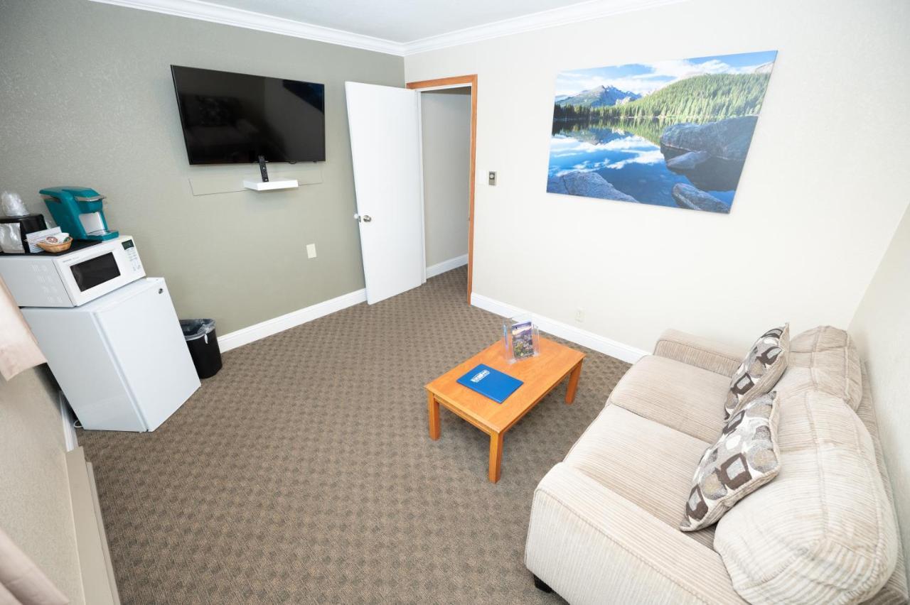 One-Bedroom Queen Suite