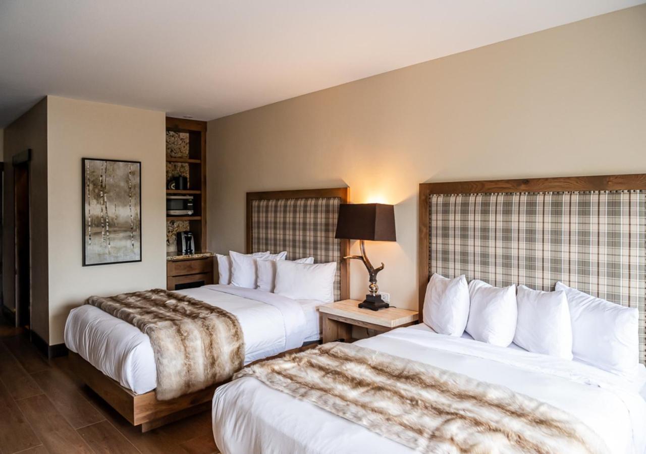 Queen Room with Two Queen Beds with Lake View - Ground Floor