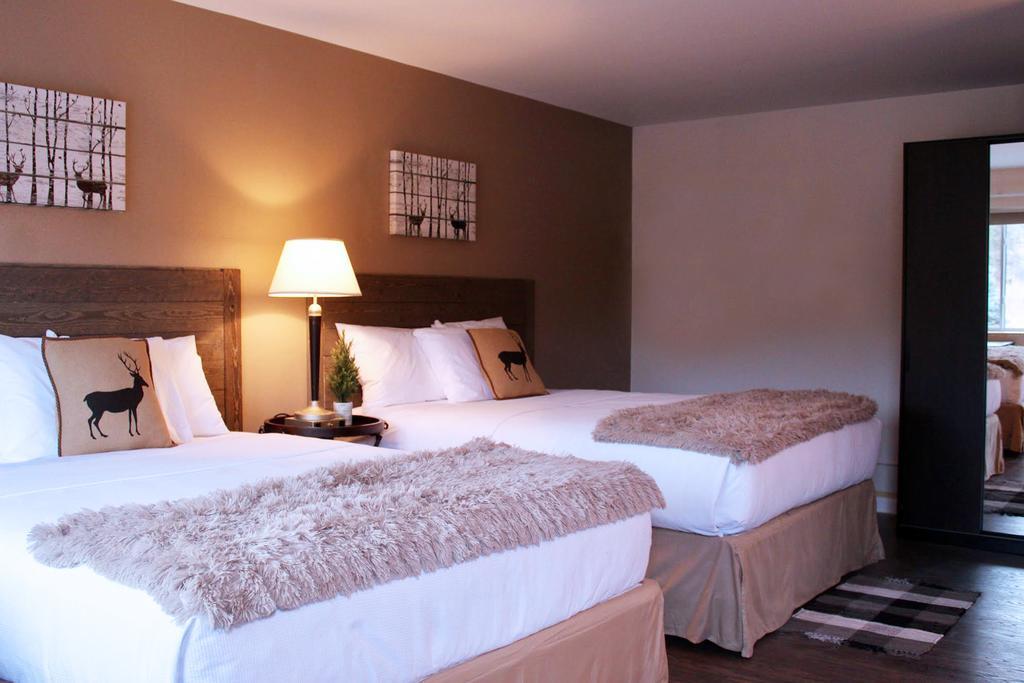 Queen Room with Two Queen Beds with Balcony