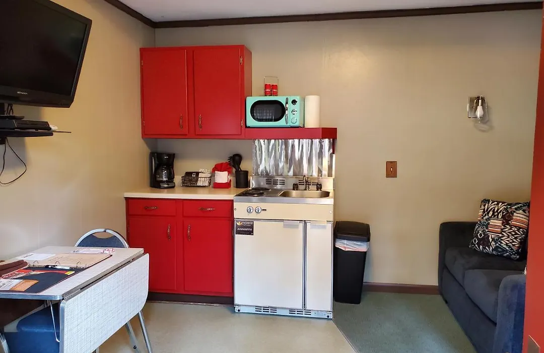 Swiftcurrent Lodge-1