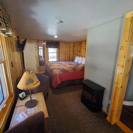 Swiftcurrent Lodge-3